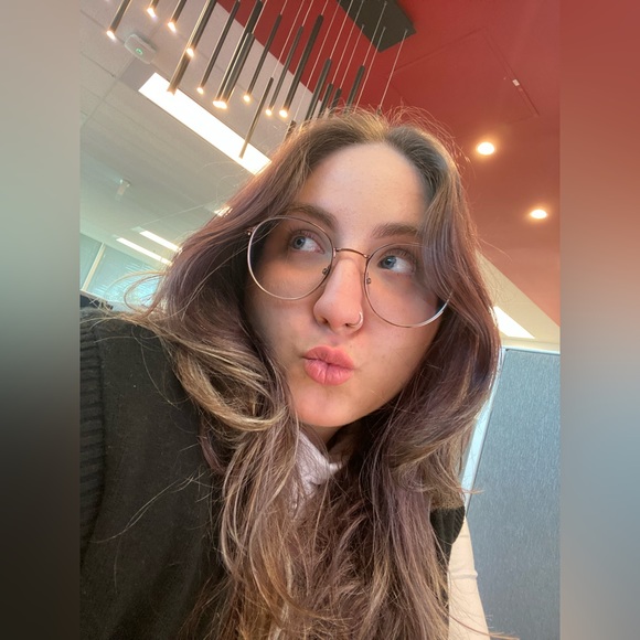 Meet your Posher, Katia - Picture 1 of 1